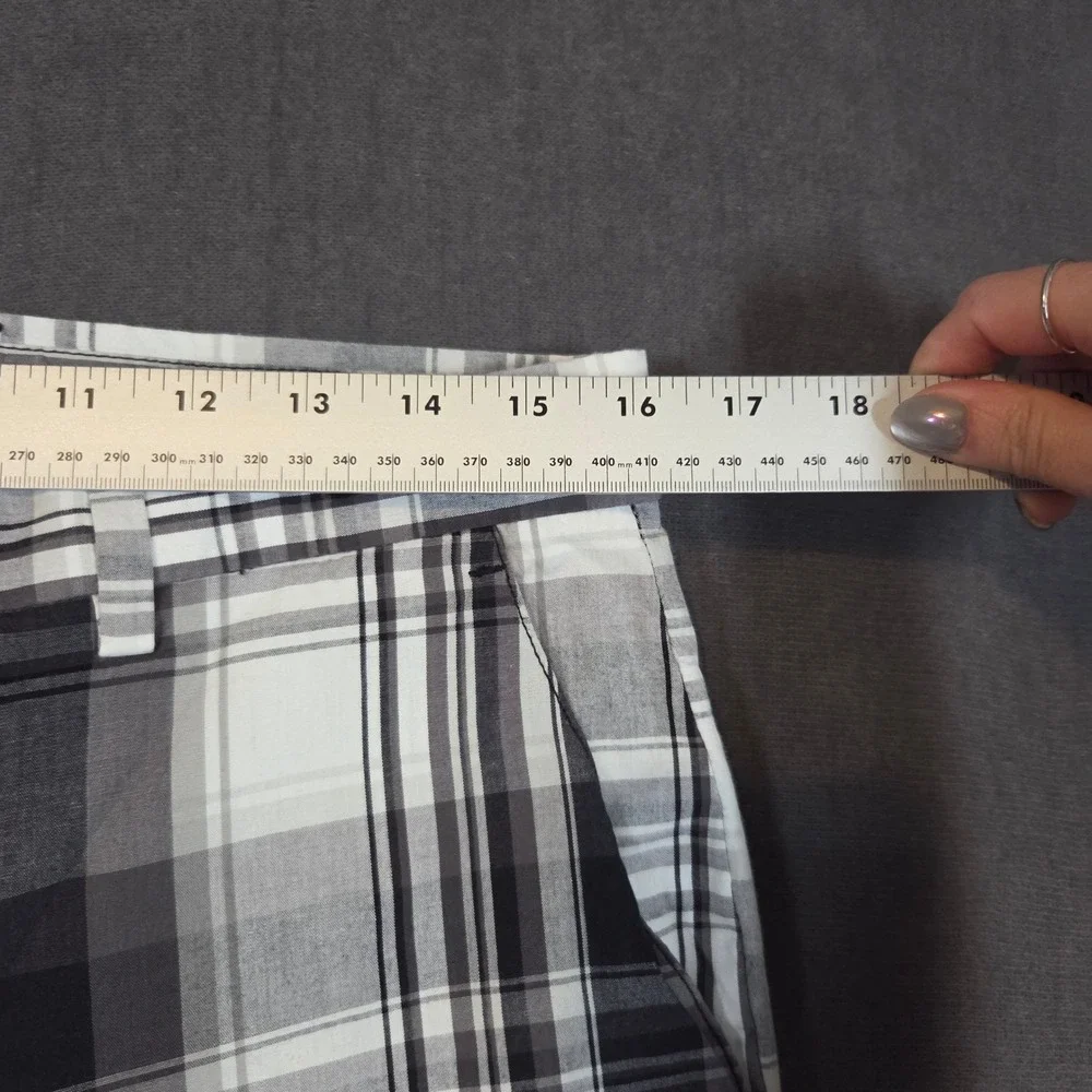 Axist Plaid Shorts Mens 32 Black White Gray Flat Front Cotton Casual